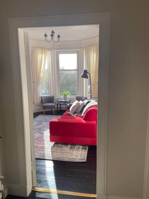 Beautiful Traditional Flat In The Center Of Largs. Exterior photo