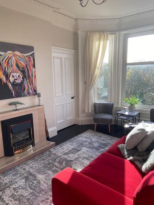 Beautiful Traditional Flat In The Center Of Largs. Exterior photo